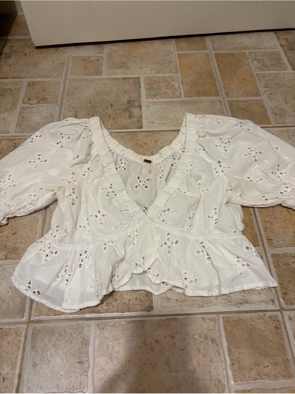 Free people White Eyelet V-Neck Puff Sleeve Women's Top